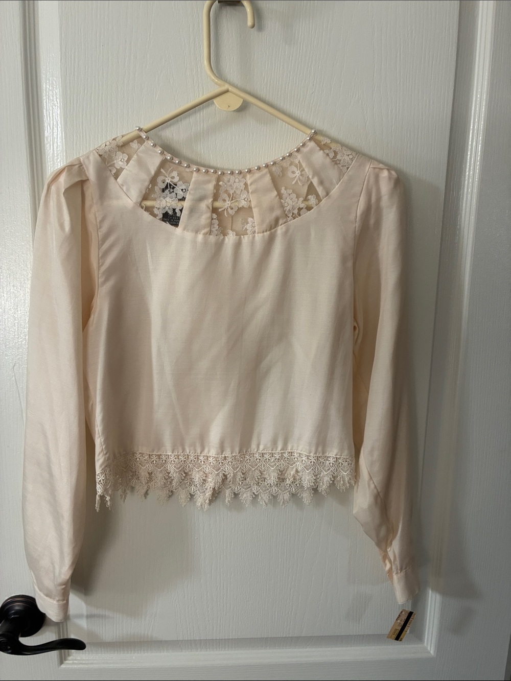 Vntg: 100% Silk Lace-Yoke Long Sleeve Blouse in Cream